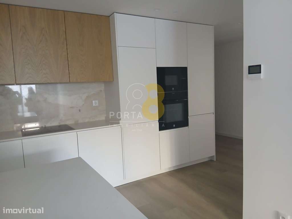 Apartamento T2 com Terraço de 255 m² em Matosinhos-11