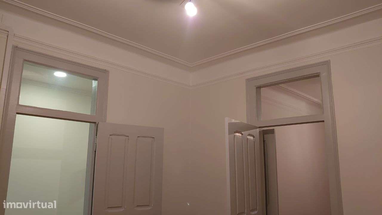 T4 remodelado R Angela Pinto junto Mercado Arroios-8