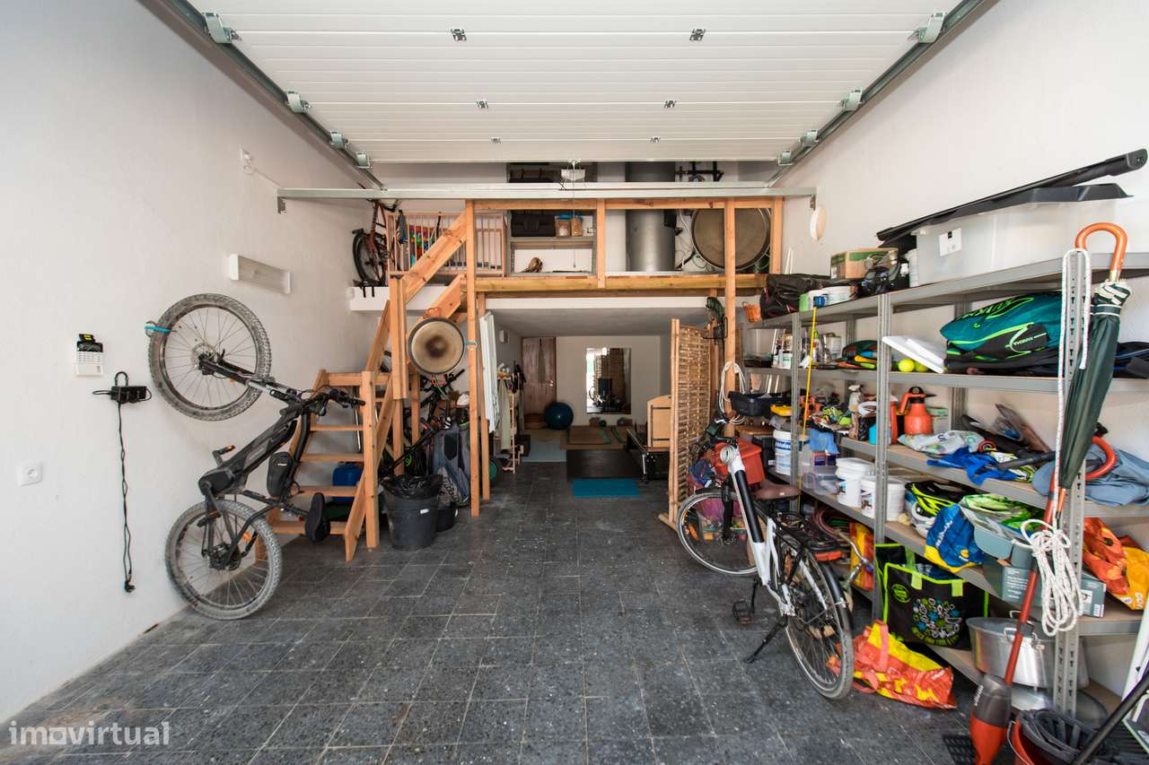 Moradia isolada terreno de 811m2 piscina jardim Sesimbra-40