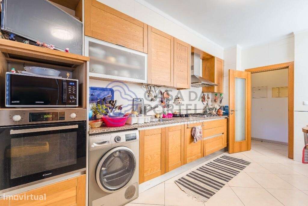 Apartamento T4 com 2 lugares de estacionamento, arrecadação e dois ter-3