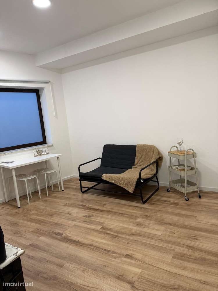 Aluga-se T1 no centro de Leça da Palmeira - Grande imagem: 4/6