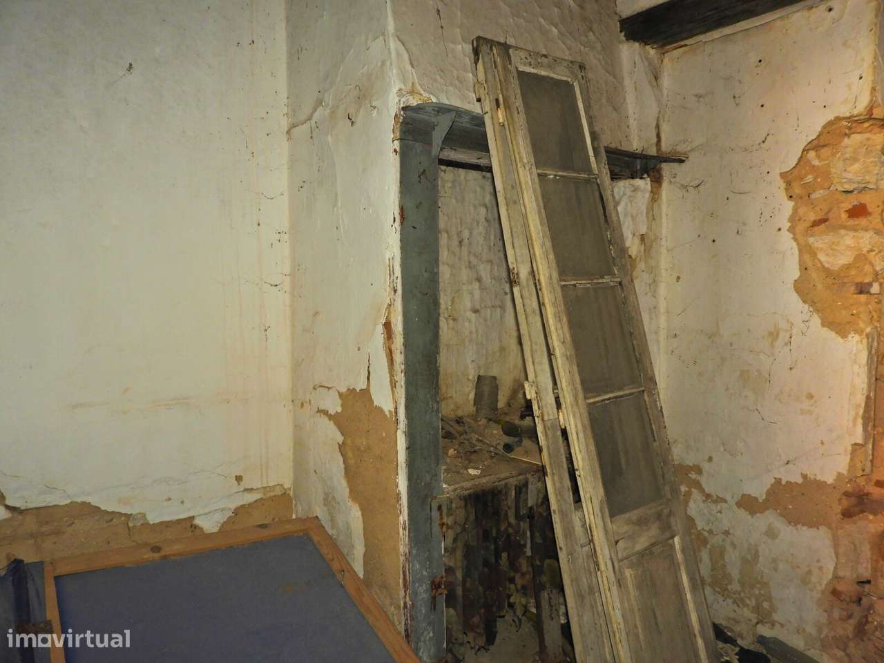 Moradia T2 para Recuperar no Centro de Santarém - Grande imagem: 5/5