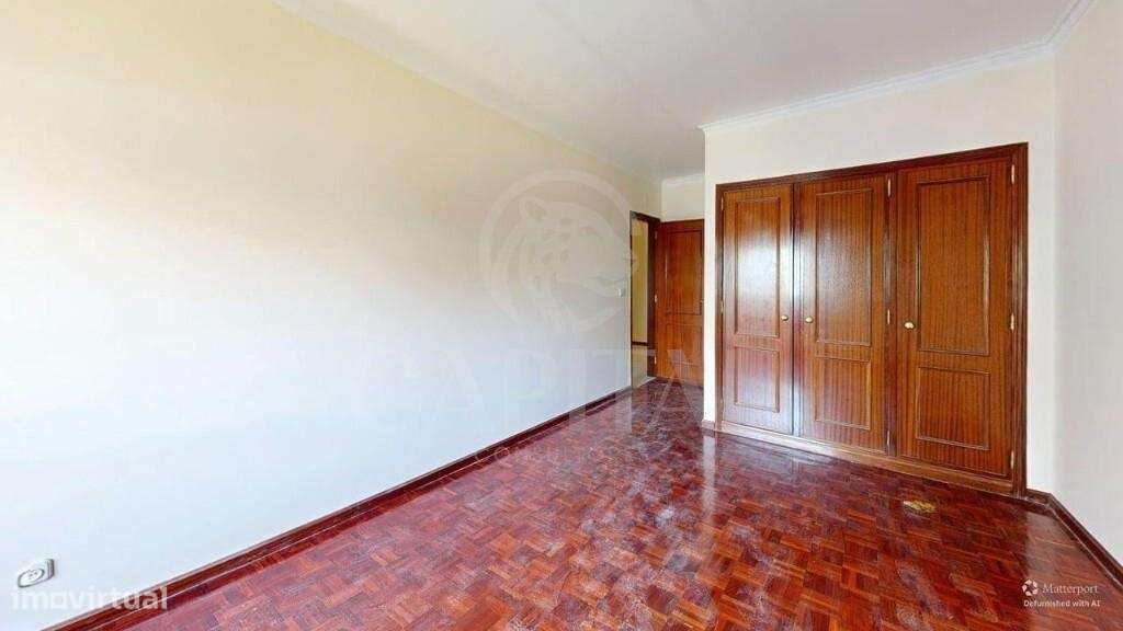 T2 espaçoso com varanda e garagem-22
