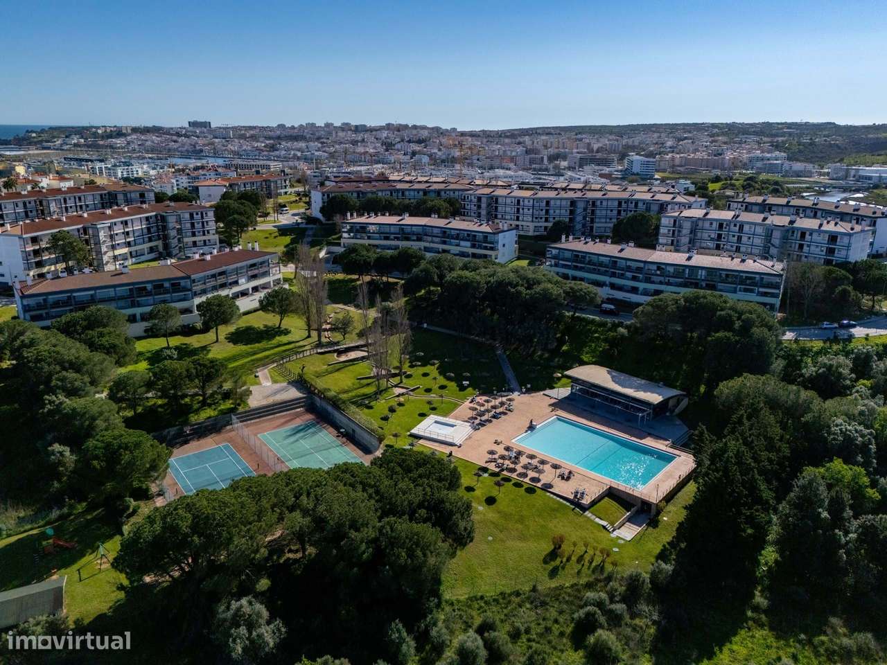 Apartamento de 2 quartos em Marina Park com grande terraço, piscina e-4
