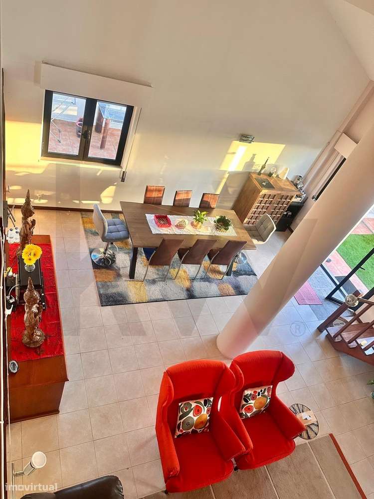 T4 no Último Piso com Terraço de 100m2 e Vista Panorâmica Deslumbrante-10