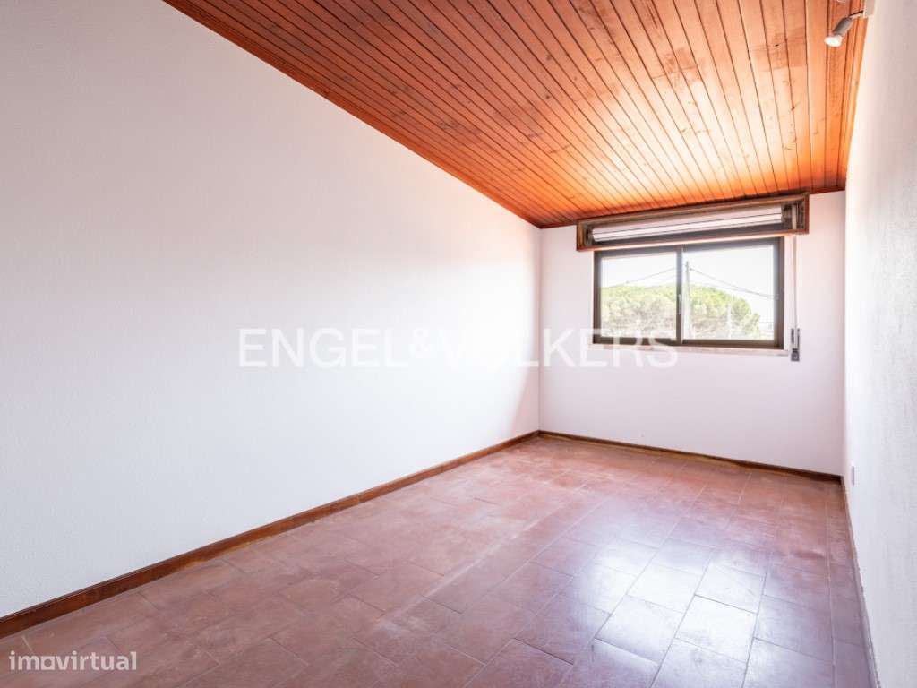 Moradia T4+3 remodelada na Charneca da Caparica-26
