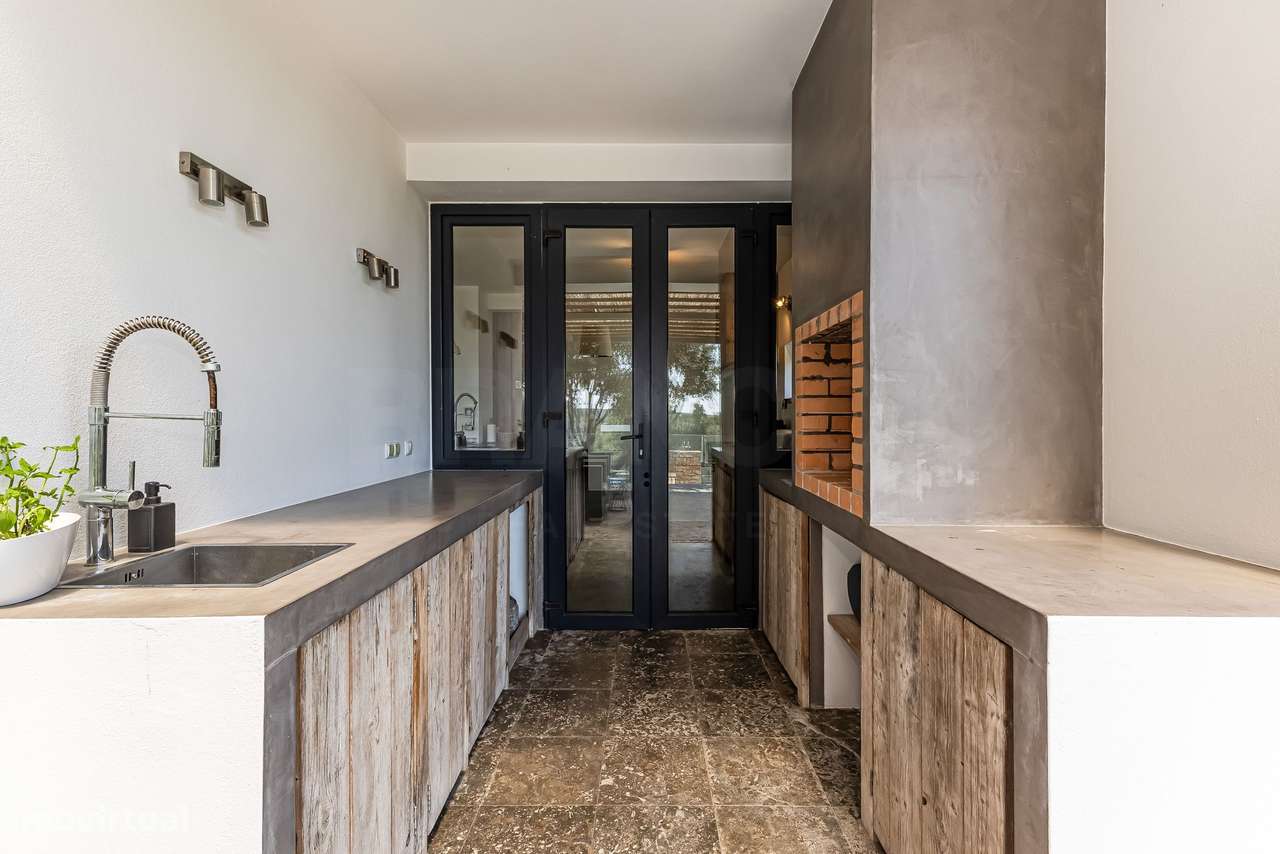 Villa T4 contemporânea à beira do rio no coração do Algarve-26