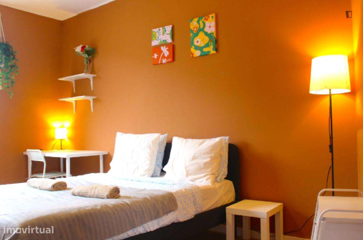 Quarto - localizado em Paranhos Porto - Grande imagem: 2/7