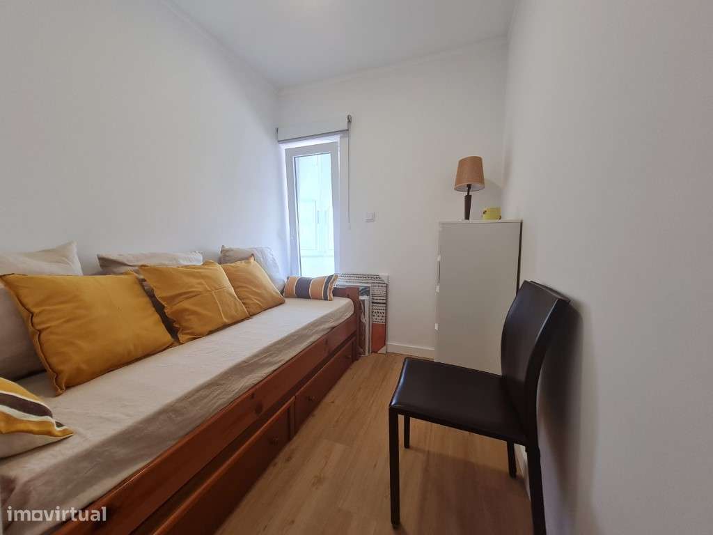 Vende-se T2+1 remodelado no centro-12