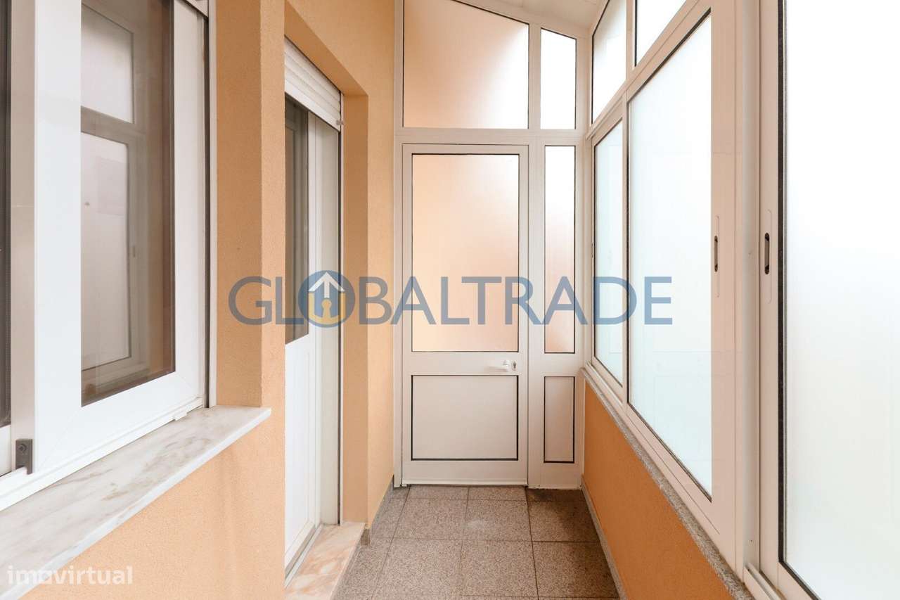 Apartamento T3 Renovado & Equipado em Águas Santas-12