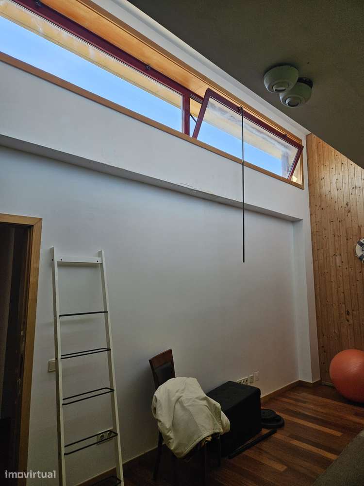 Lindíssima Moradia T6 de quatro frentes-17