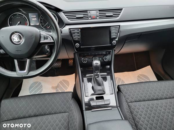 Skoda Superb 2.0 TDI DSG SportLine - 26