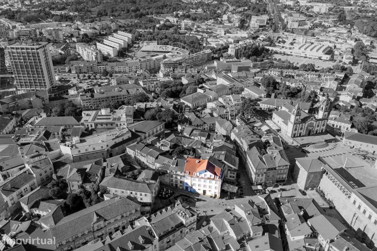 Prédio/Hotel | Praça D. Duarte | 12 quartos | 3 salões | 1 loja - Grande imagem: 3/60