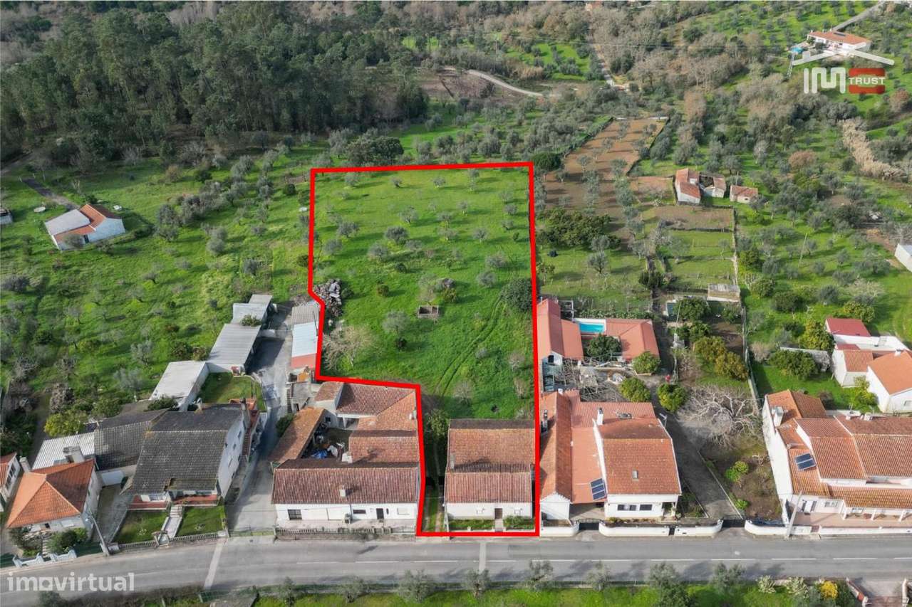 Moradia T2 grande potencial de ampliação inserida num terreno com 5... - Grande imagem: 2/30