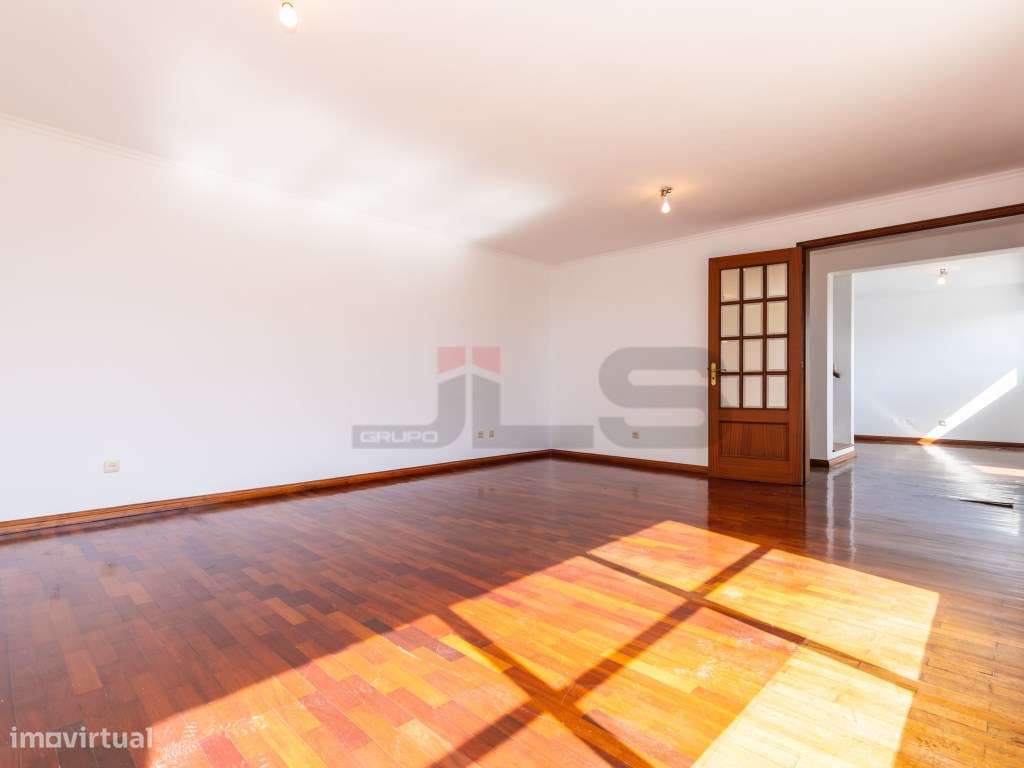 Moradia T4+1 com Dupla Cozinha e Vista Mar - Potencial de Investime...-31