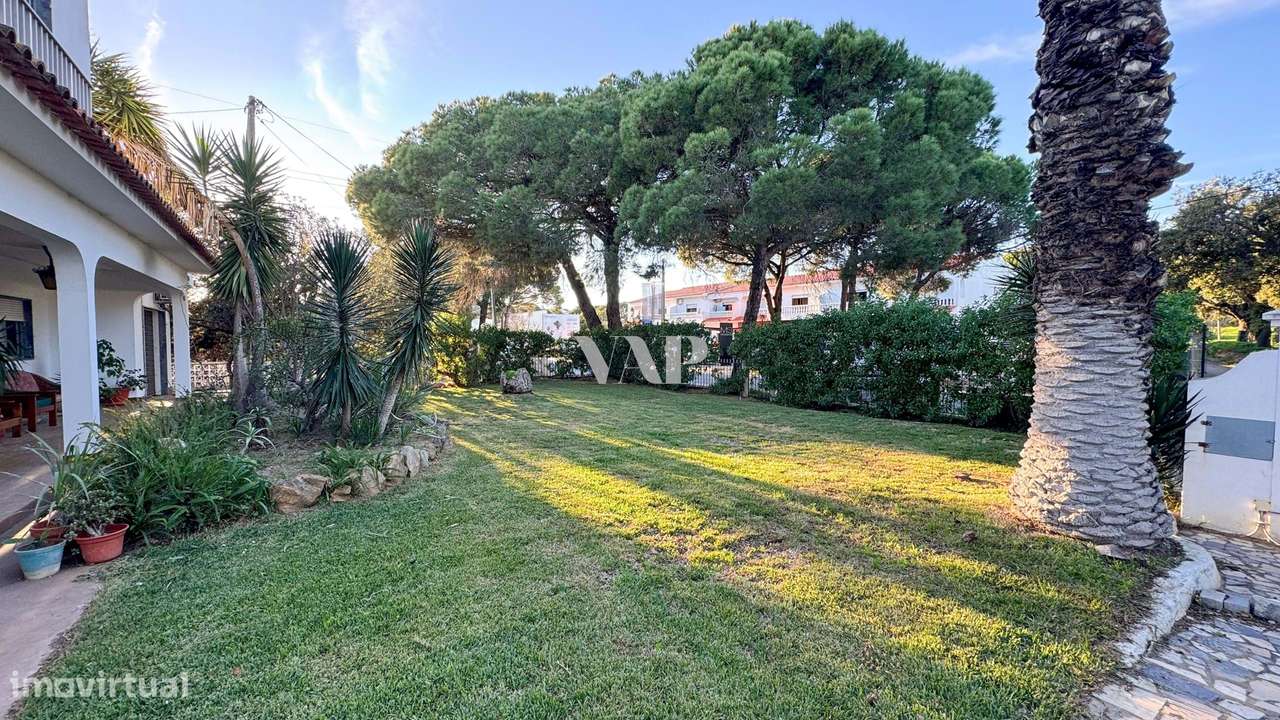 Moradia multifamiliar composta por 3 apartamentos no Semino, Quarteira - Grande imagem: 4/12