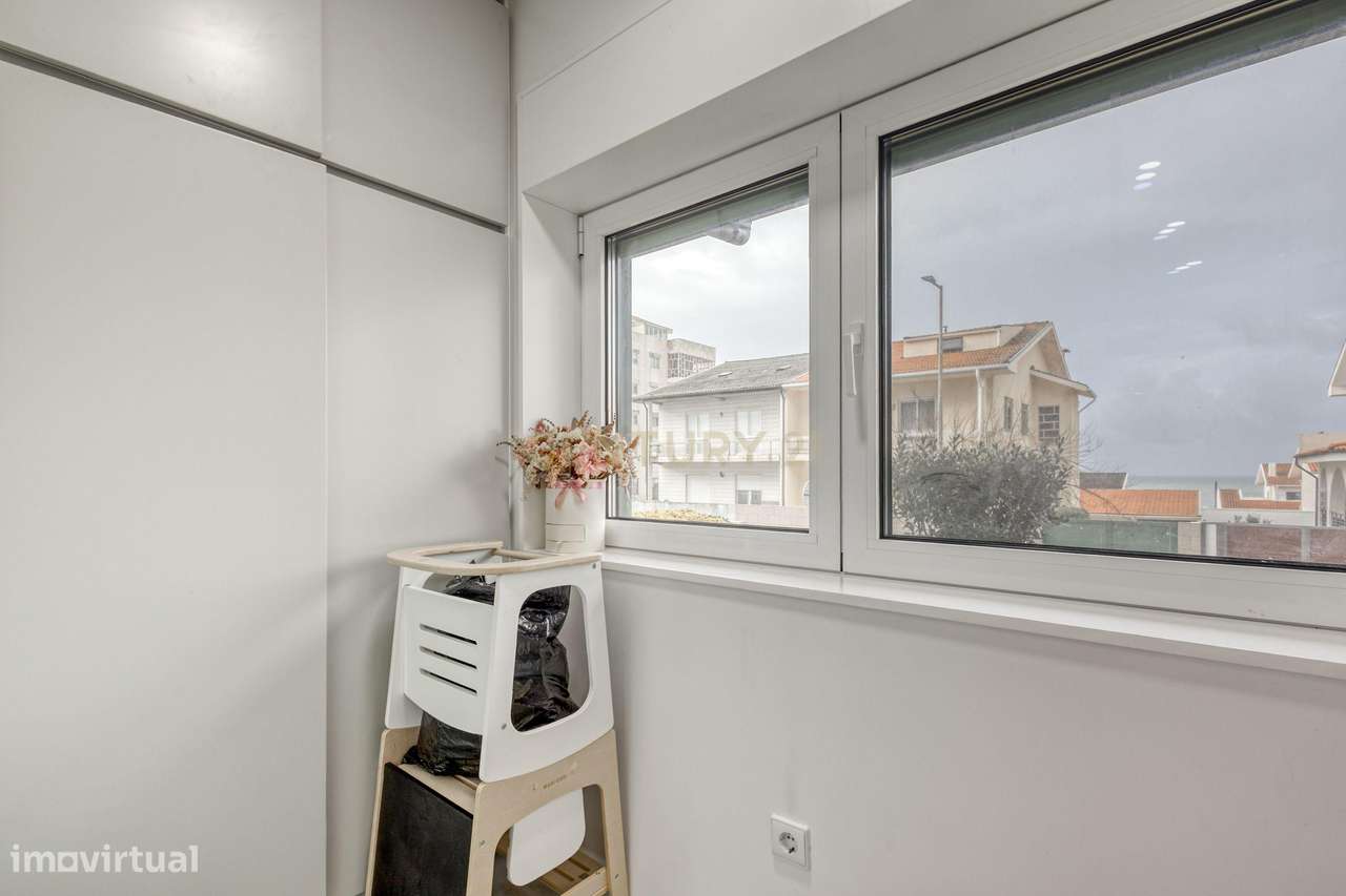 T3 Renovado com Terraço a 200m da Praia de Lavadores-8