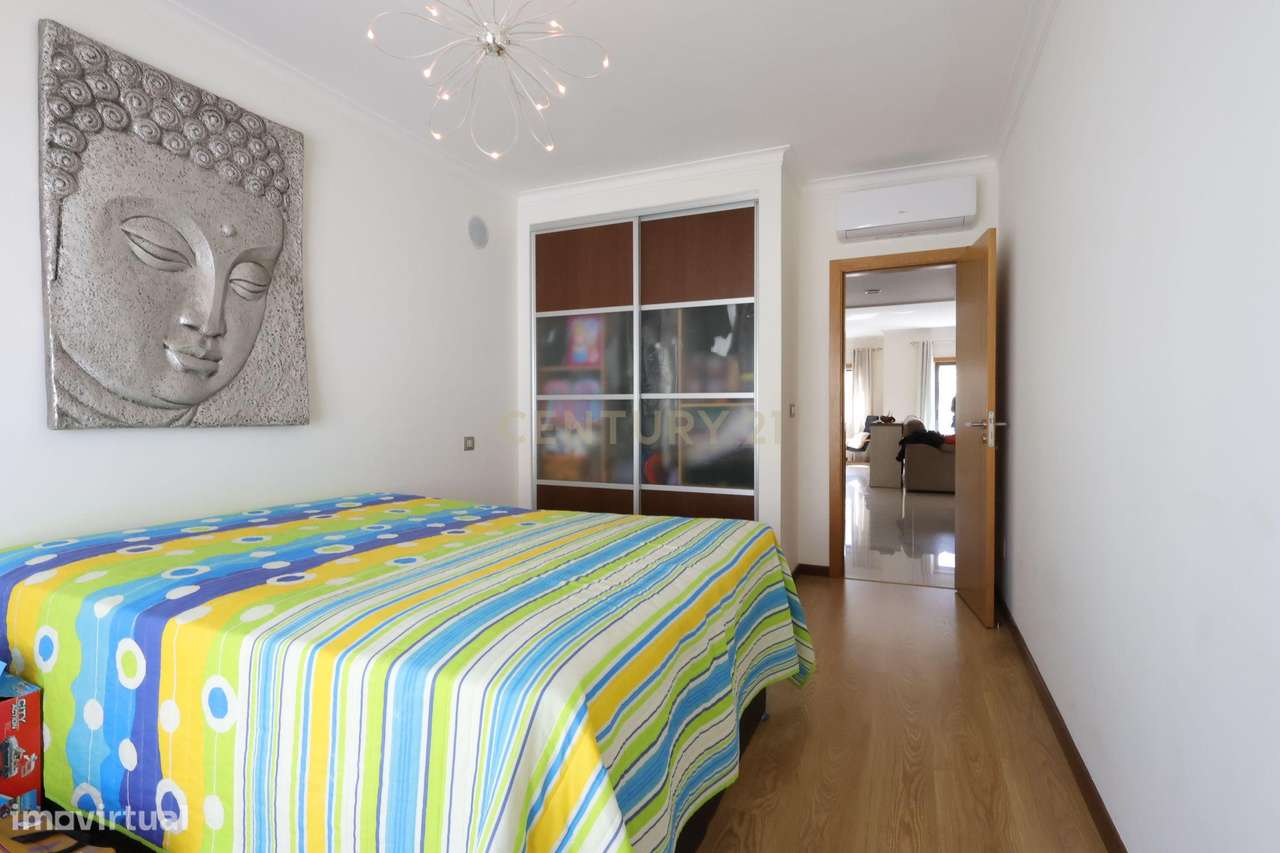 Apartamento Duplex T4 de Prestígio com Vista Rio | Alcochete-14