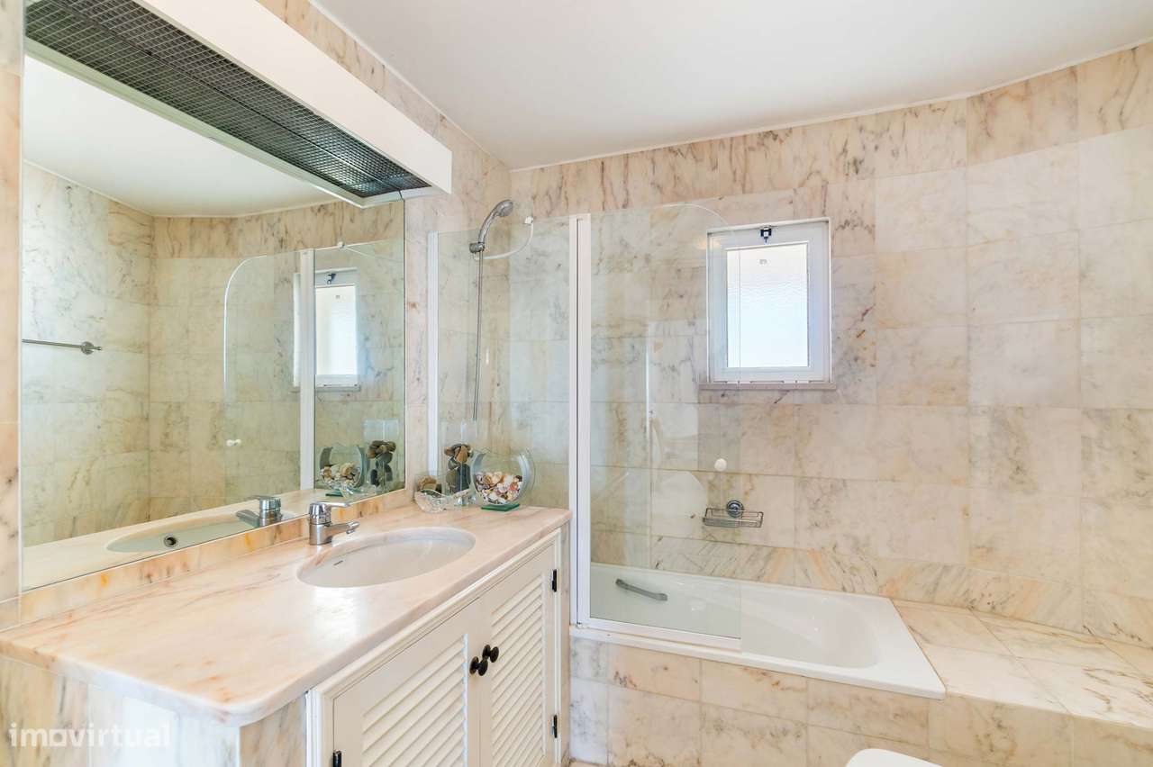 Penthouse Excecional com Amplo Terraço e Vistas Panorâmicas para o Mar-29