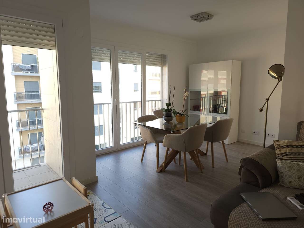 Apartamento T3 com varanda, ar condicionado e elevador-0