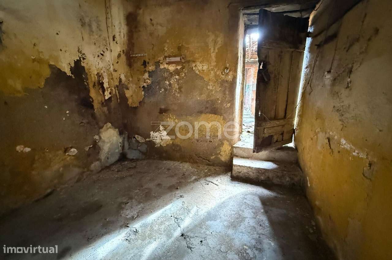 Moradia para Remodelação Total em Cabouco - Ceira-11