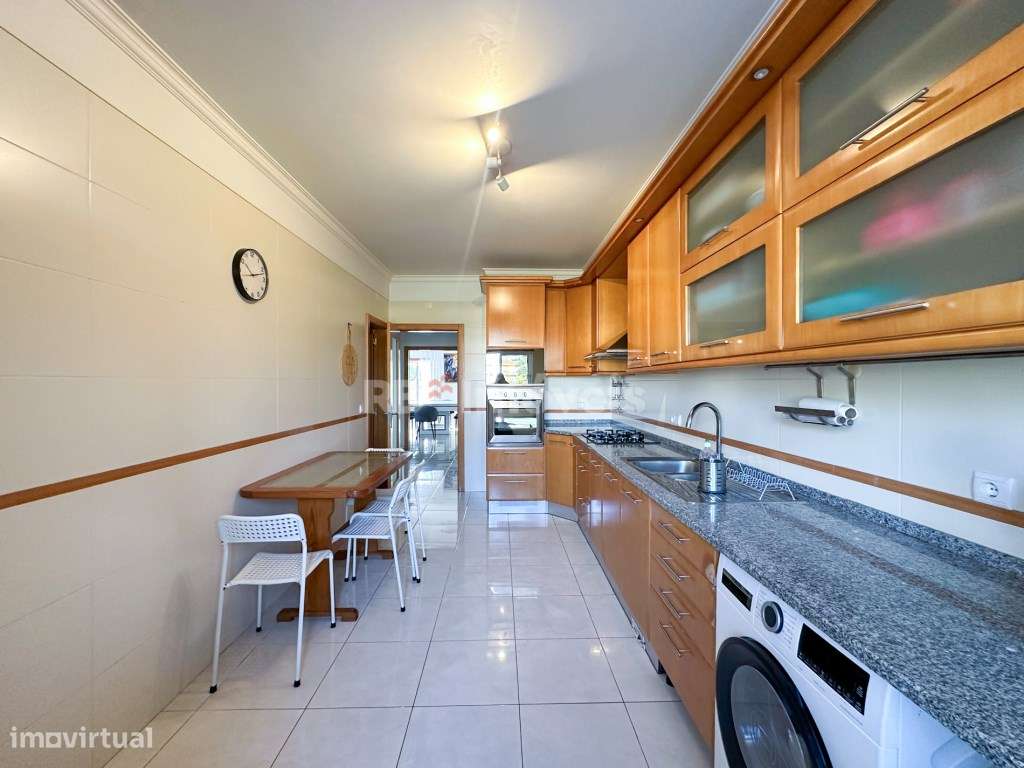 Apartamento T3 c/ Garagem, Sótão e 2 Varandas - Santarém-33