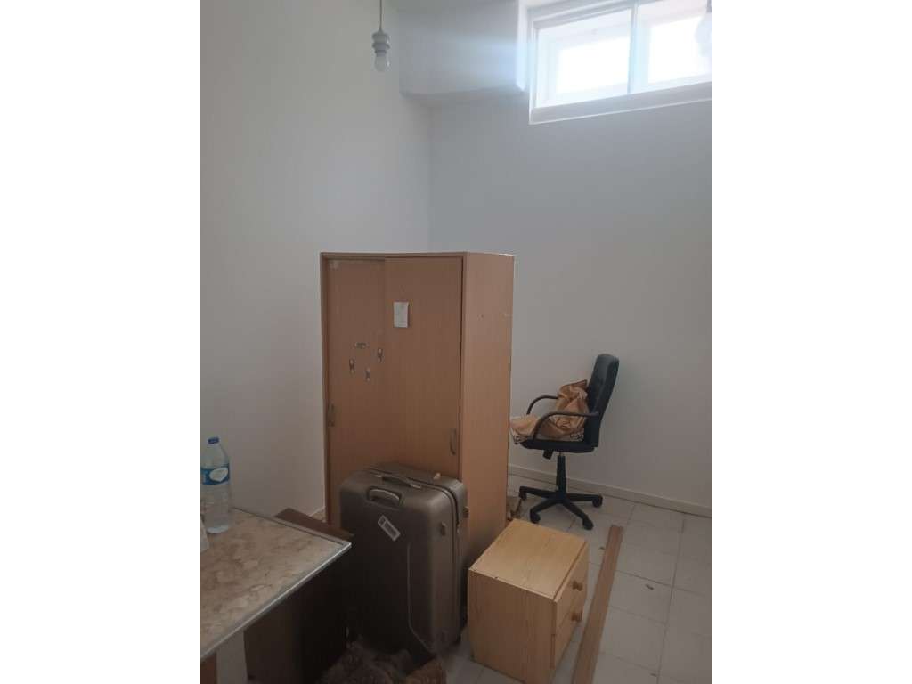 Espaço Comercial com +10 divisões, composto por várias divisões com...-7