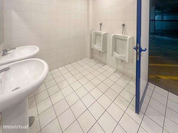 Armazém C/ Licença para Comercio na Av. da República - Grande imagem: 5/18