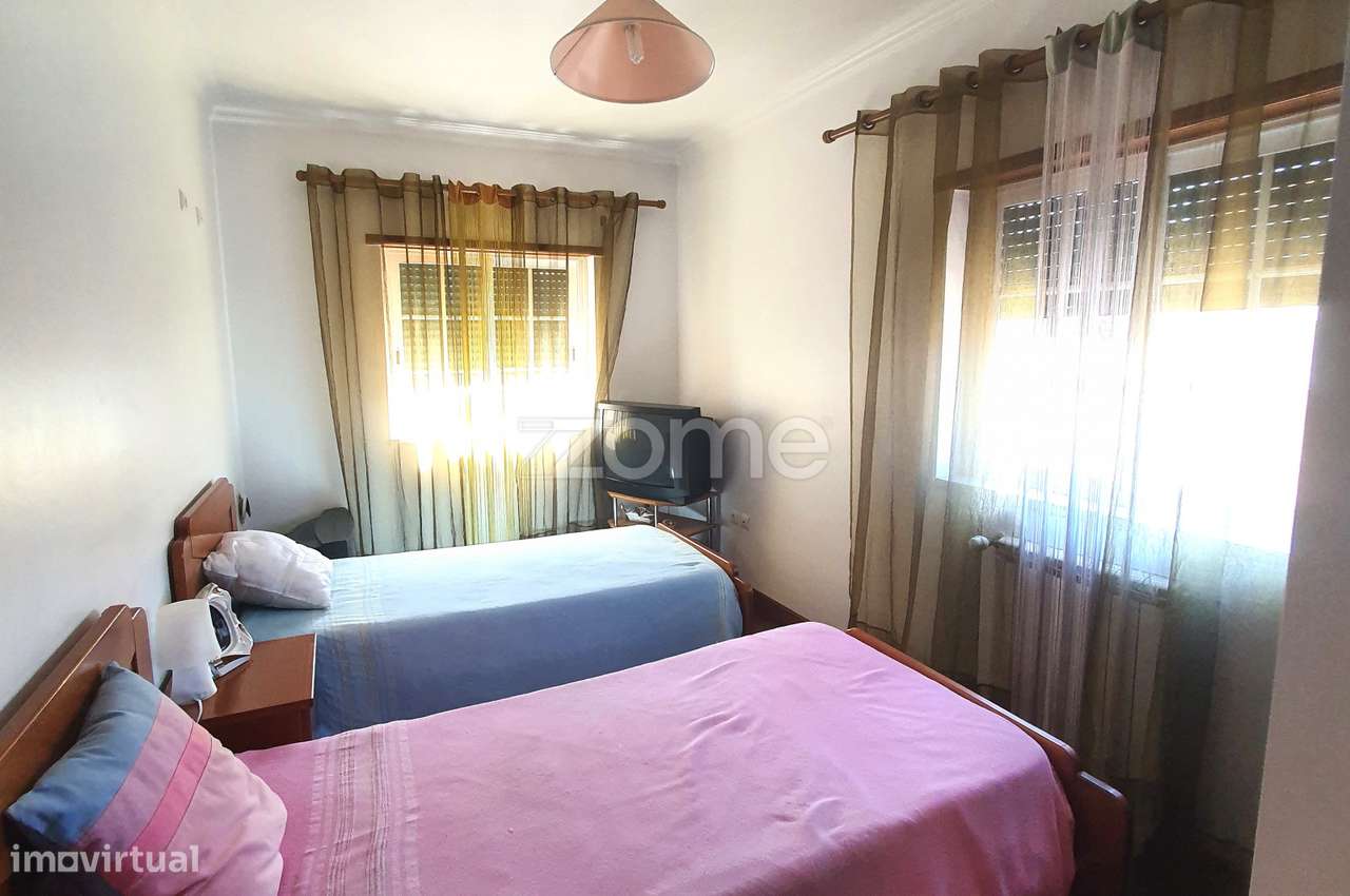 Moradia Isolada com piscina e bastante soalheira-23