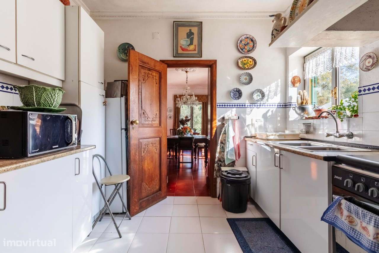 Moradia T6 c/ Terreno de 1600m2 c/ Piscina, Garagem e Anexos em Colare-34