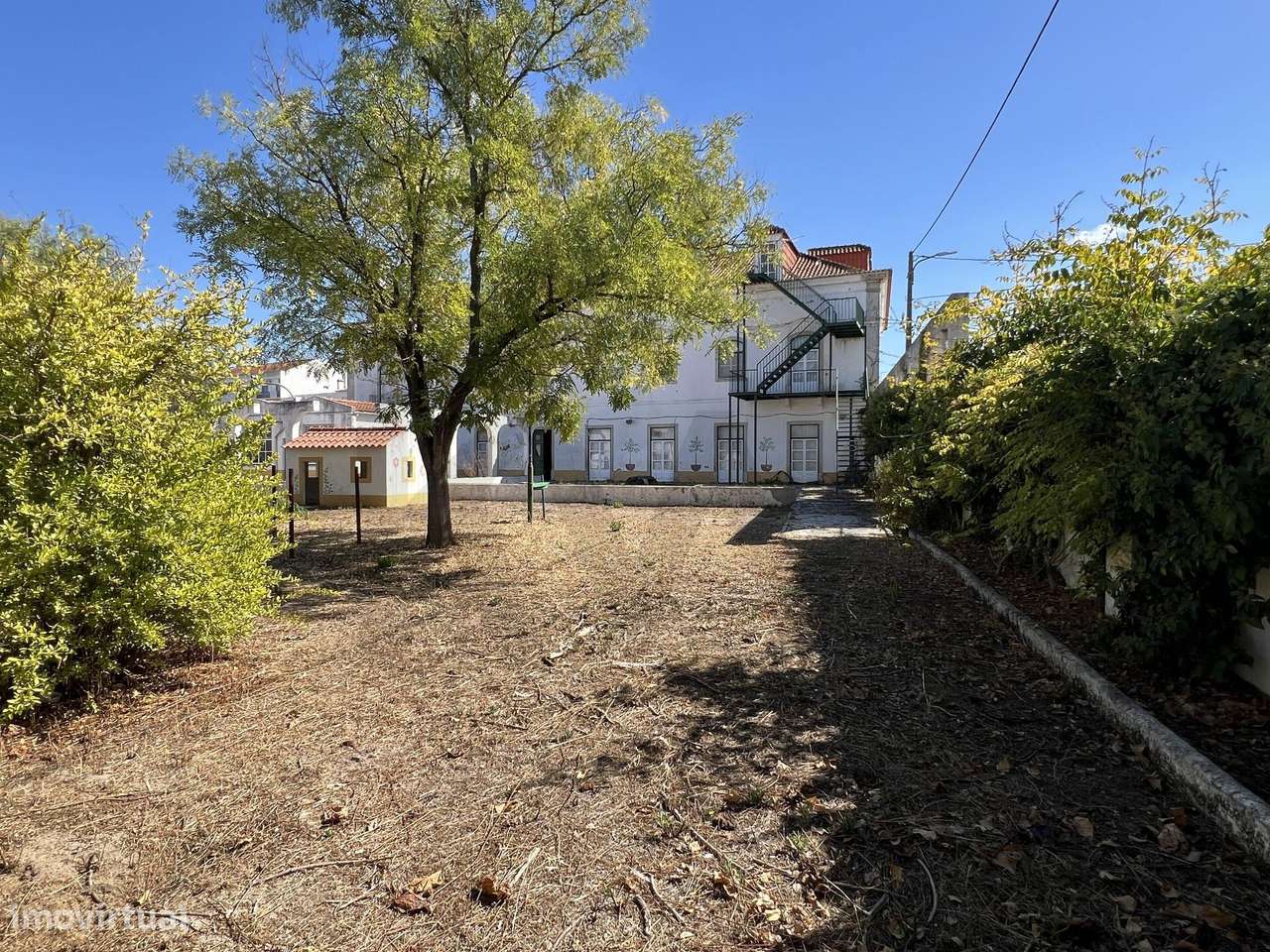 Edifício Emblemático no Coração de Almeirim-38