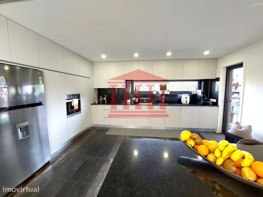 MORADIA TÉRREA SEMINOVA-25