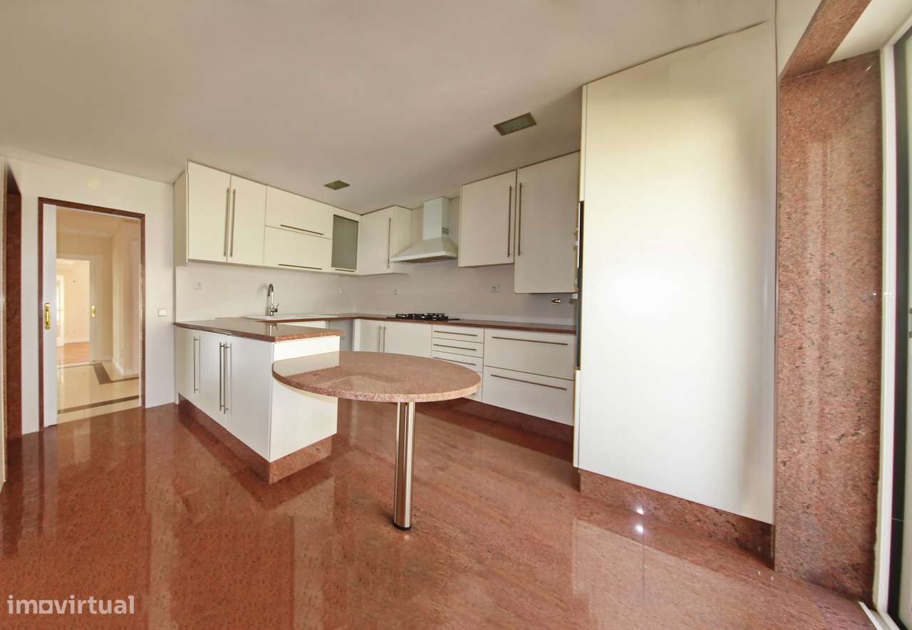 T4 Duplex Av. Afonso Henriques-9
