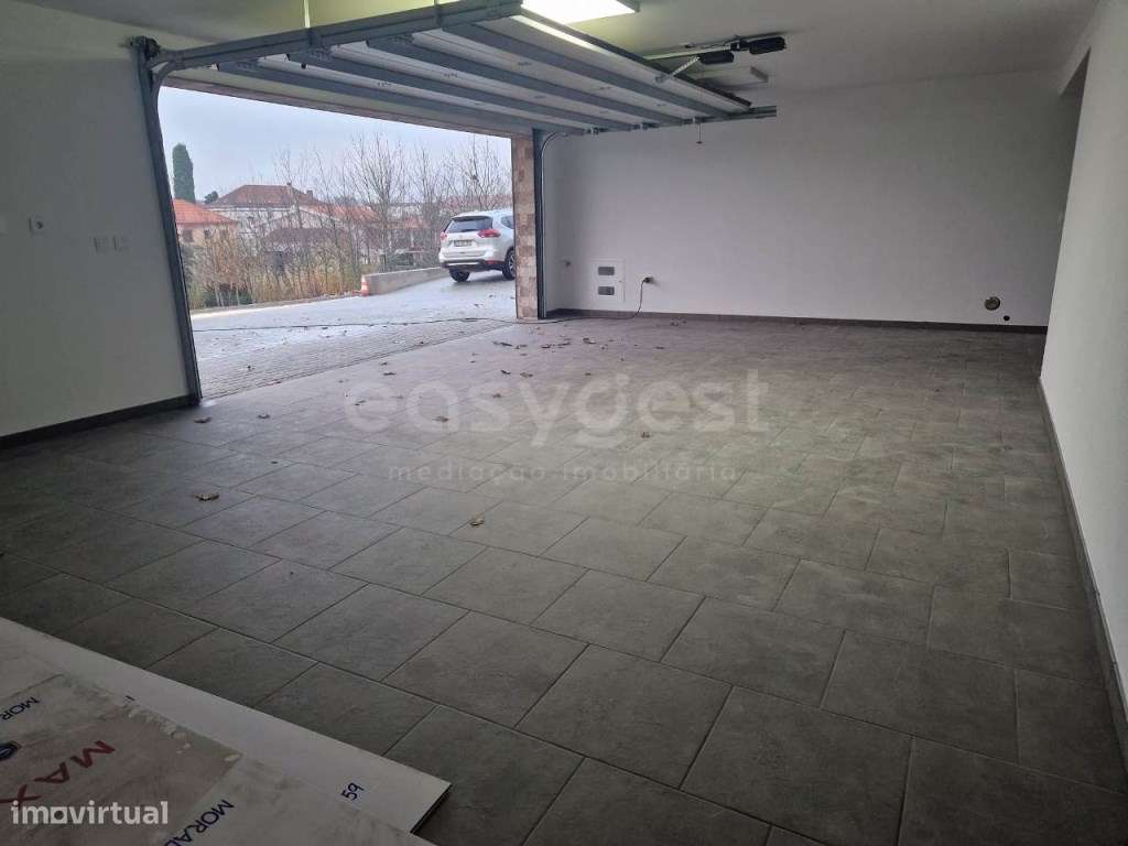 Moradia T3 Nova com lagradouro, situada em Mogofores, Anadia-10