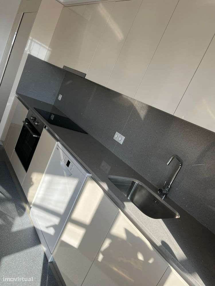 Arrendamento t2+1 luxuoso com garagem fechada - Grande imagem: 4/28