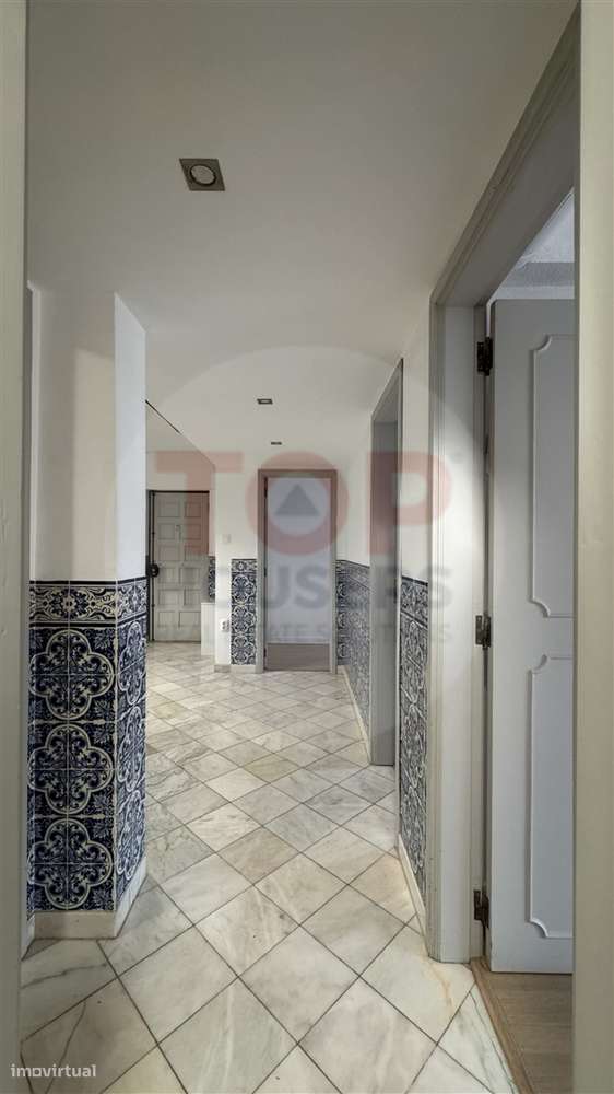 Apartamento T4 com elevador no centro de Faro-5