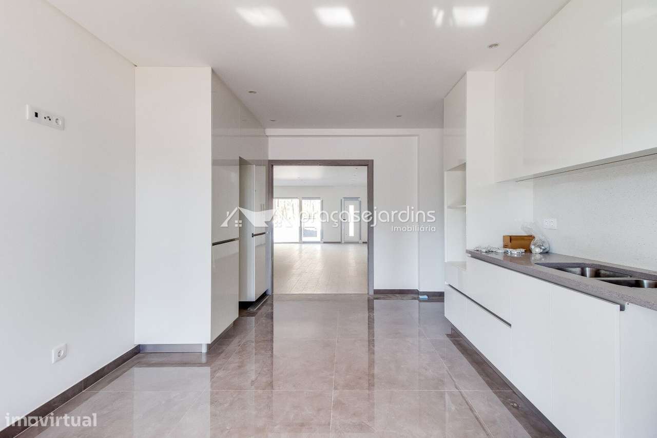 Moradia T3 com jardim, varanda e garagem-6