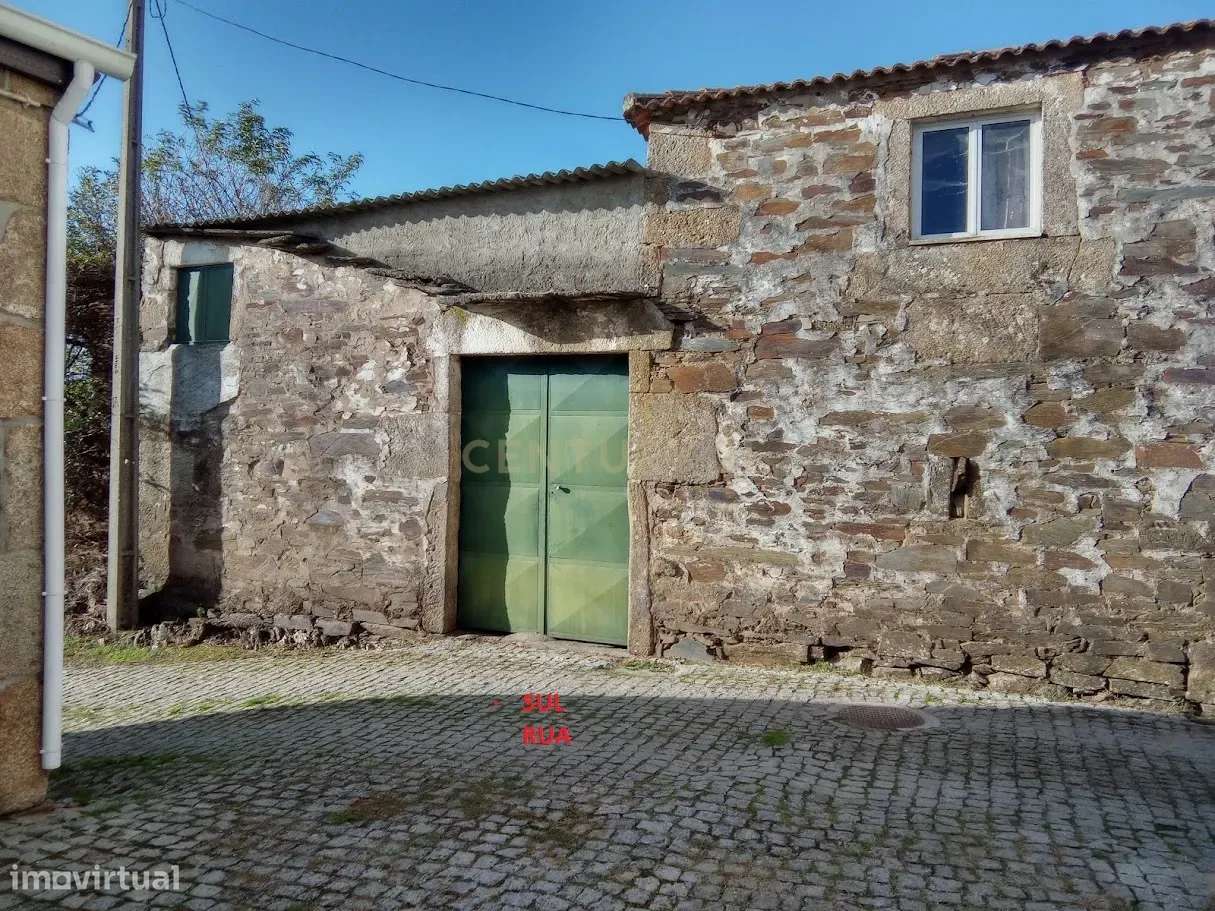 Ruína num ambiente tranquilo para demolir ou reconstruir - Grande imagem: 4/27