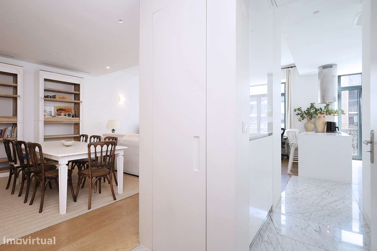 Apartamento T2 - Junto à Av. Liberdade - Totalmente Mobilado - Garagem-6