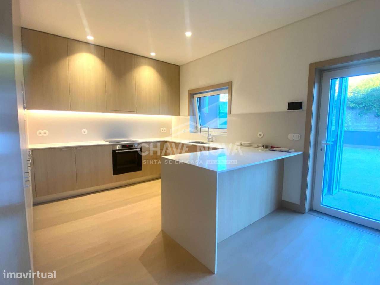 Apartamento T2 Renovado com Terraço e garagem Box PRT/01511/CO - Grande imagem: 4/18