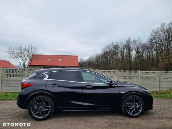 Infiniti Q30 2.2d Sport City Black 7DCT - 11