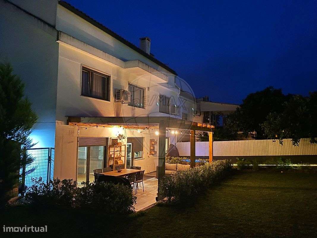 Moradia T4 à venda em Corroios-9