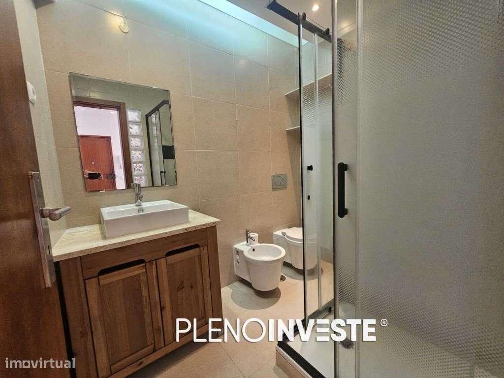 Apartamento T4 transformado em t3 na cova da piedade Almada-24