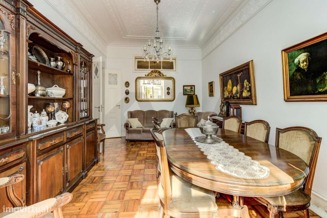 Apartamento 5 assoalhadas com Terraço no Coração do Bairro das Colónia - Grande imagem: 4/36