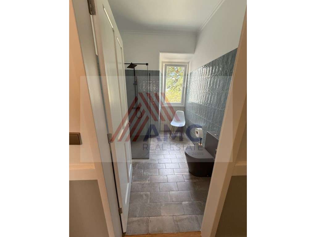 MORADIA T6 NO CENTRO DA VILA DA MADALENA-34