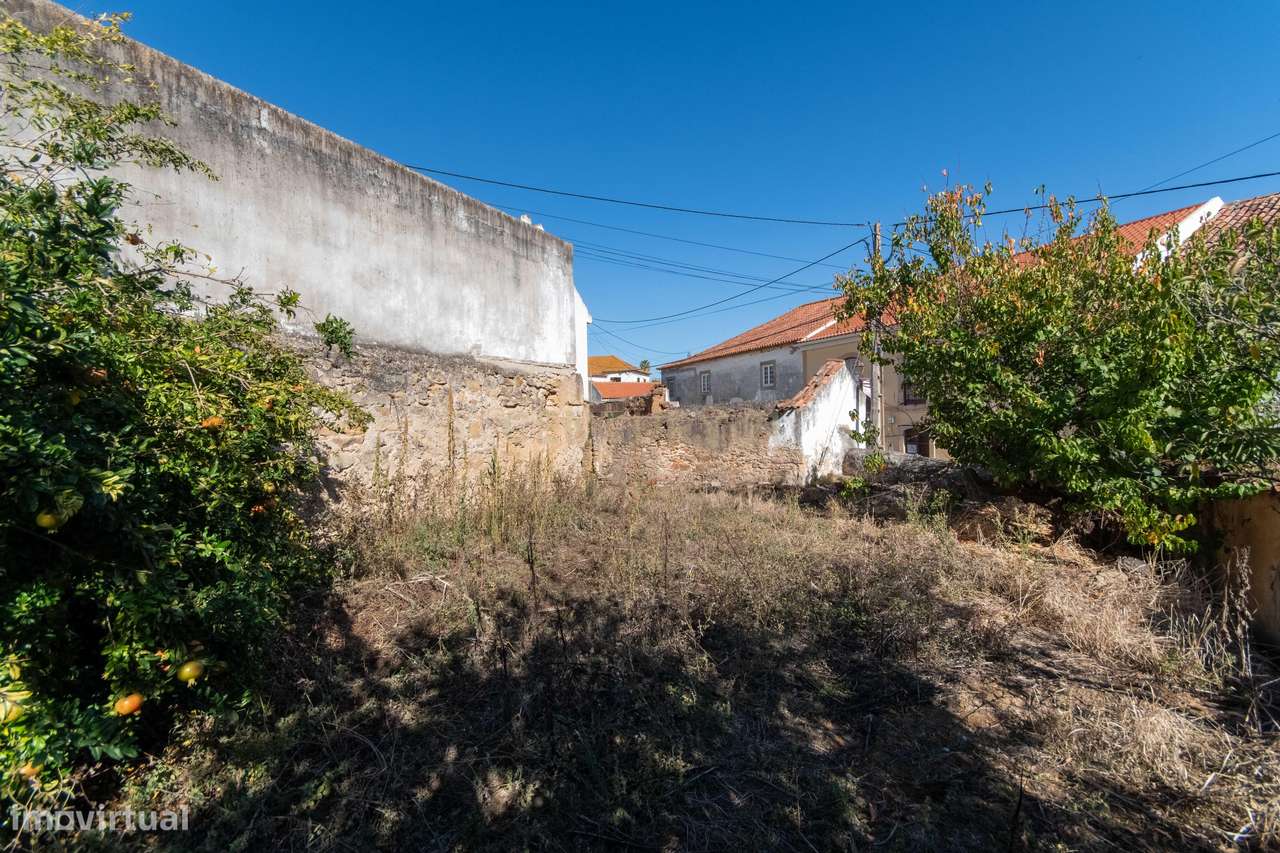Prédio Urbano em Ruína em Labrugeira-10