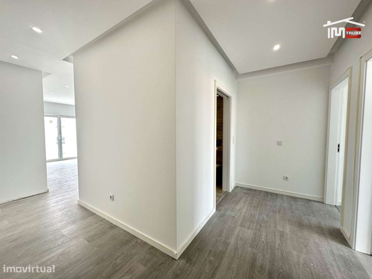 Incrivel Apartamento T3 com Varandas, Garagem e Arrecadação-24