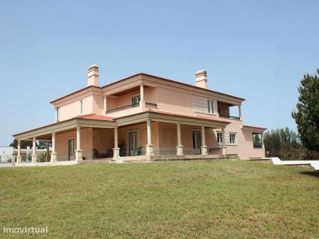 Luxuosa moradia T5 + 1 em Rio Maior-39