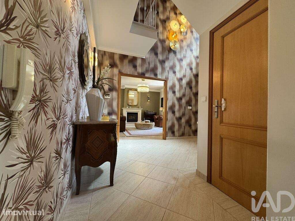Moradia bi-familiar T5 em Tomar e Santa Maria dos Olivais de 230 m2-3