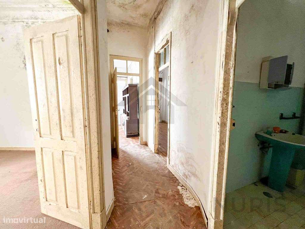 Moradia T3 com Espaço Comercial para Venda em Portimão-8